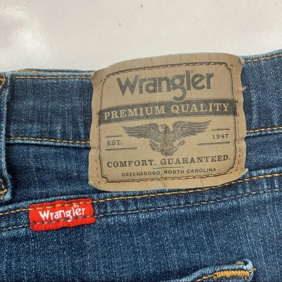 Wrangler Relaxed Fit Jeans Size 42  Straight Leg Inseam 29 Blue Cotton Blend - Picture 6 of 11